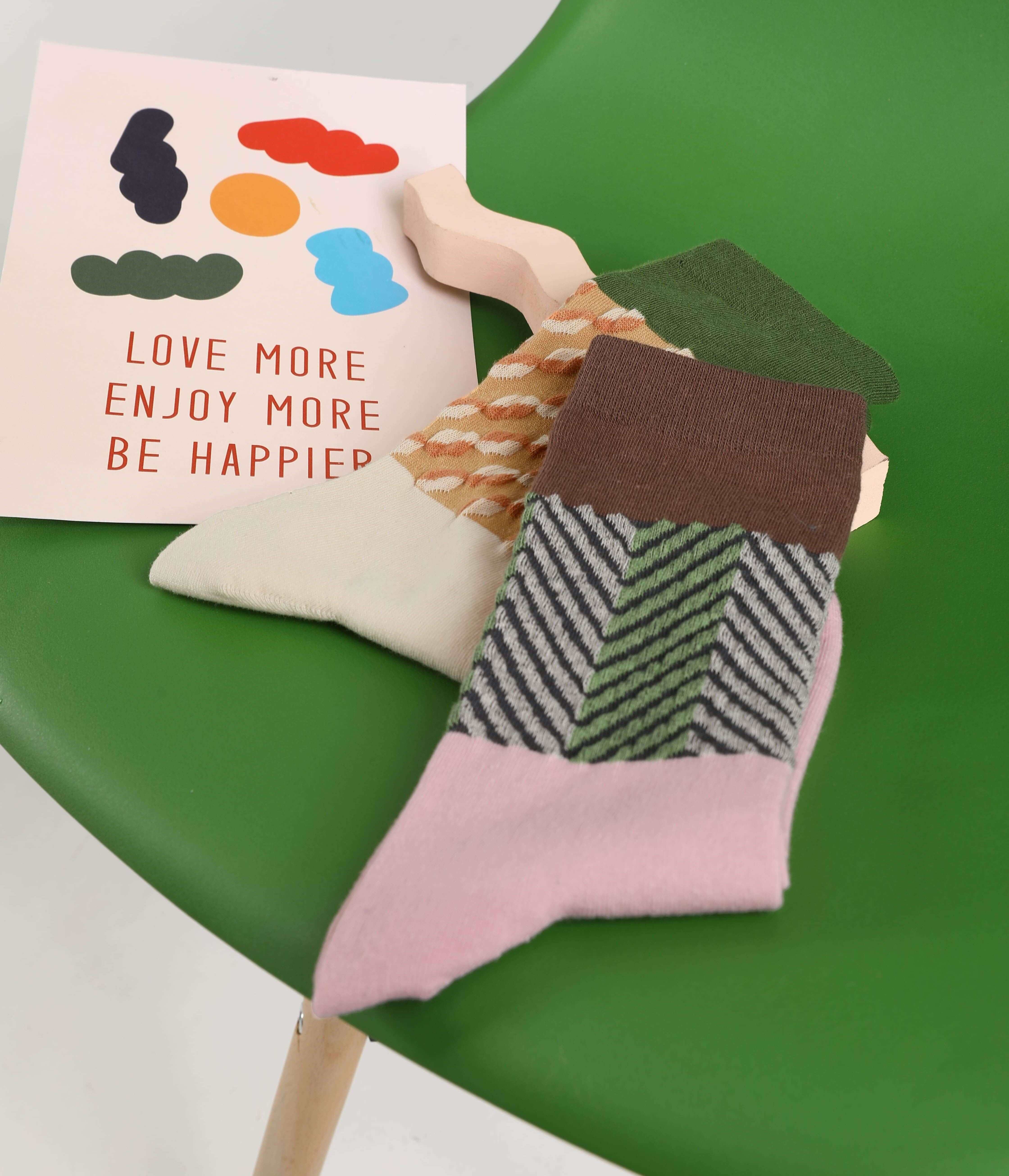 Love-themed socks with an accompanying inspirational card